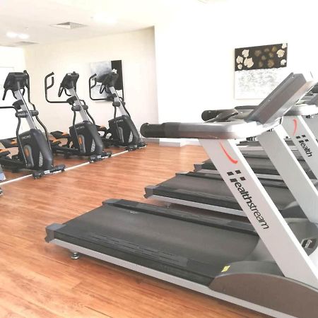 Three-Bedroom Apartment With Amazing View Near Surfers Paradise Гоулд Коуст Екстериор снимка