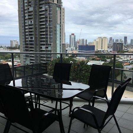 Three-Bedroom Apartment With Amazing View Near Surfers Paradise Гоулд Коуст Екстериор снимка