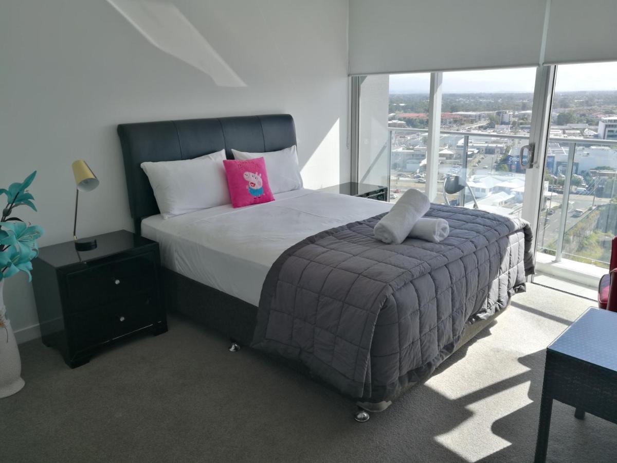 Three-Bedroom Apartment With Amazing View Near Surfers Paradise Гоулд Коуст Екстериор снимка