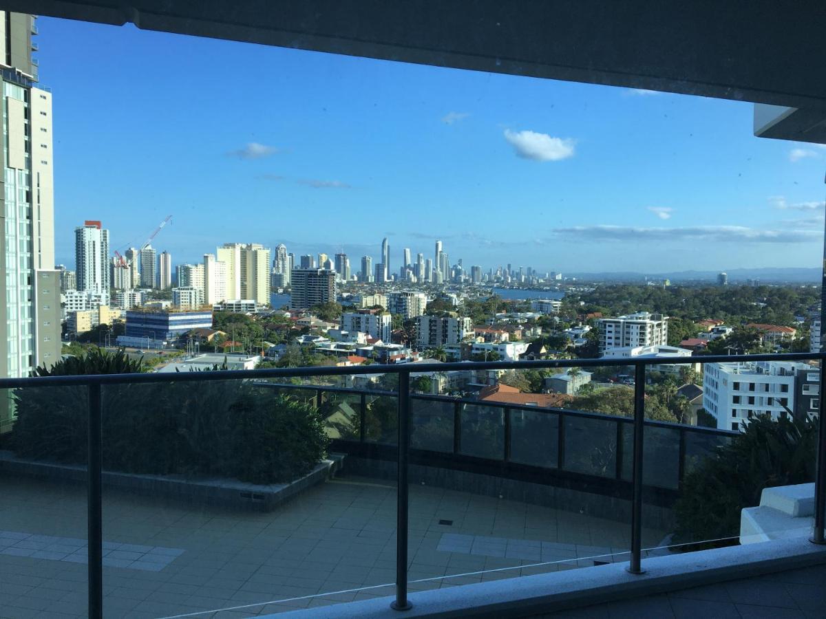 Three-Bedroom Apartment With Amazing View Near Surfers Paradise Гоулд Коуст Екстериор снимка