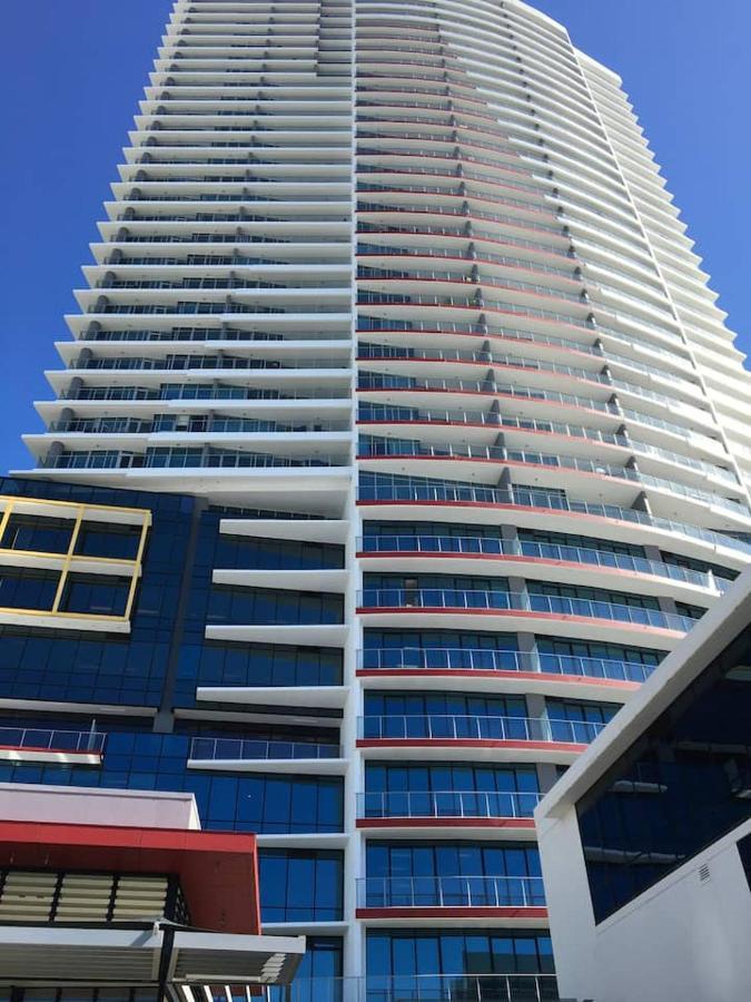 Three-Bedroom Apartment With Amazing View Near Surfers Paradise Гоулд Коуст Екстериор снимка