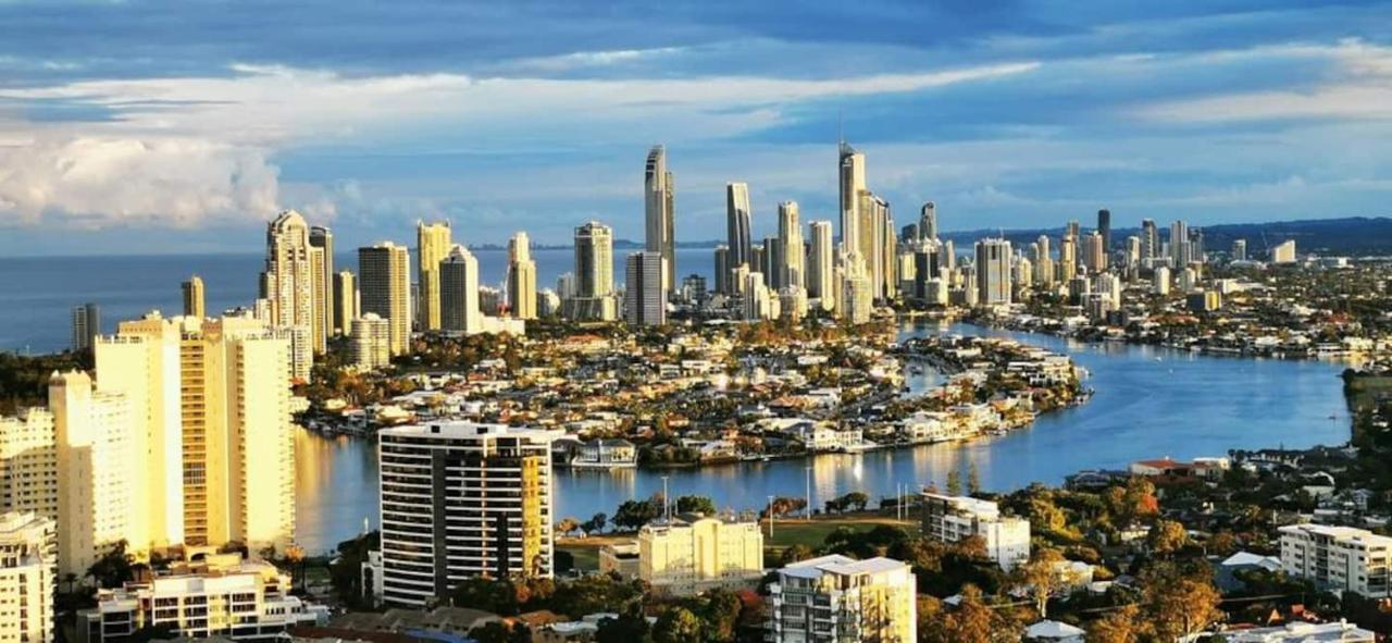 Three-Bedroom Apartment With Amazing View Near Surfers Paradise Гоулд Коуст Екстериор снимка