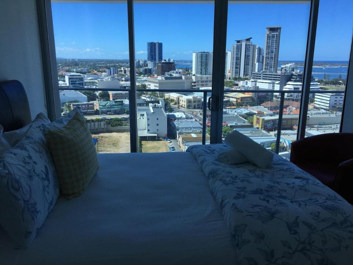 Three-Bedroom Apartment With Amazing View Near Surfers Paradise Гоулд Коуст Екстериор снимка