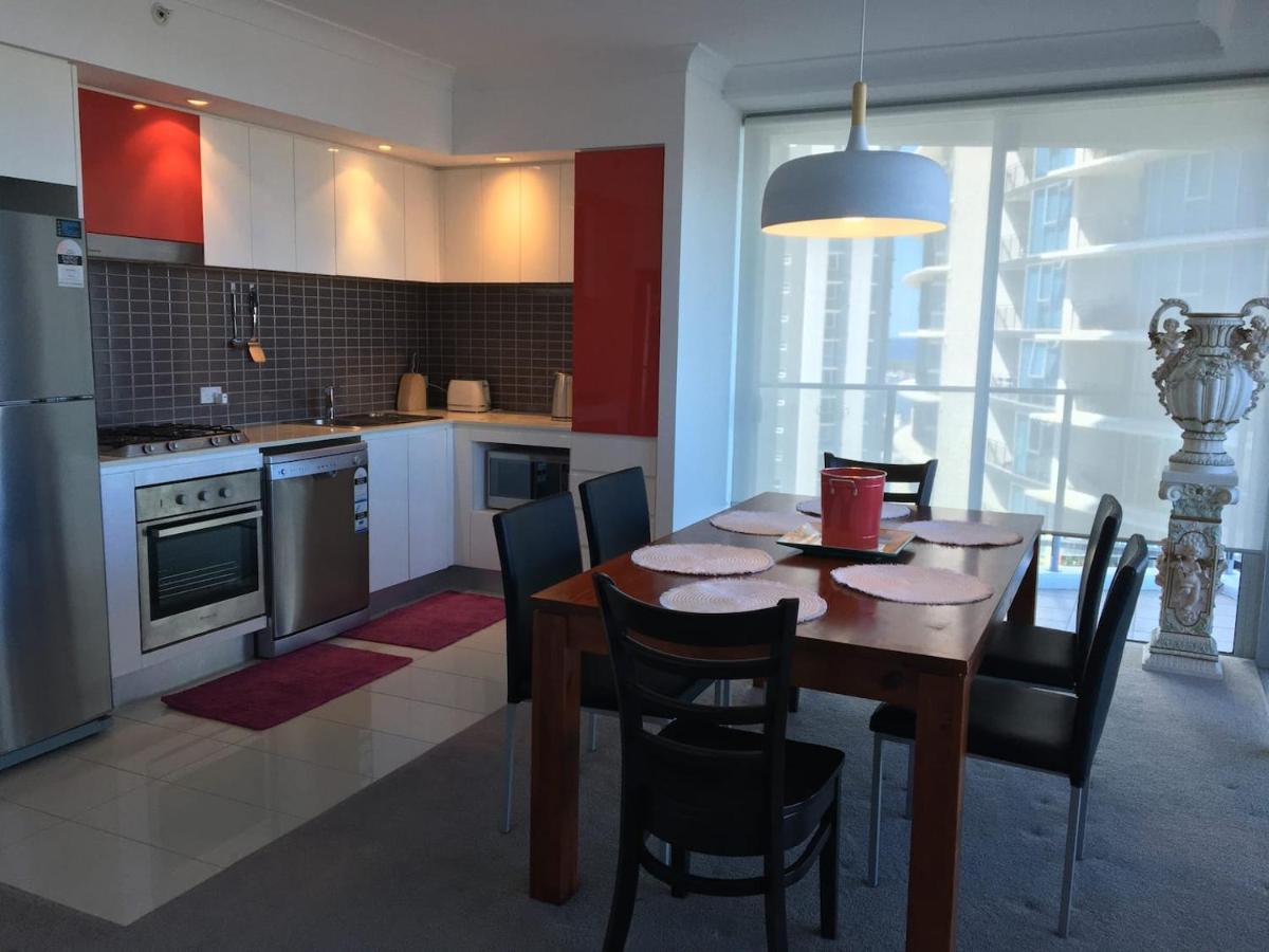 Three-Bedroom Apartment With Amazing View Near Surfers Paradise Гоулд Коуст Екстериор снимка