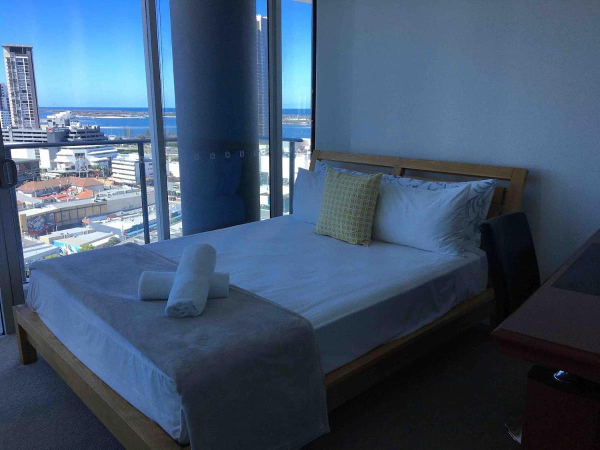 Three-Bedroom Apartment With Amazing View Near Surfers Paradise Гоулд Коуст Екстериор снимка