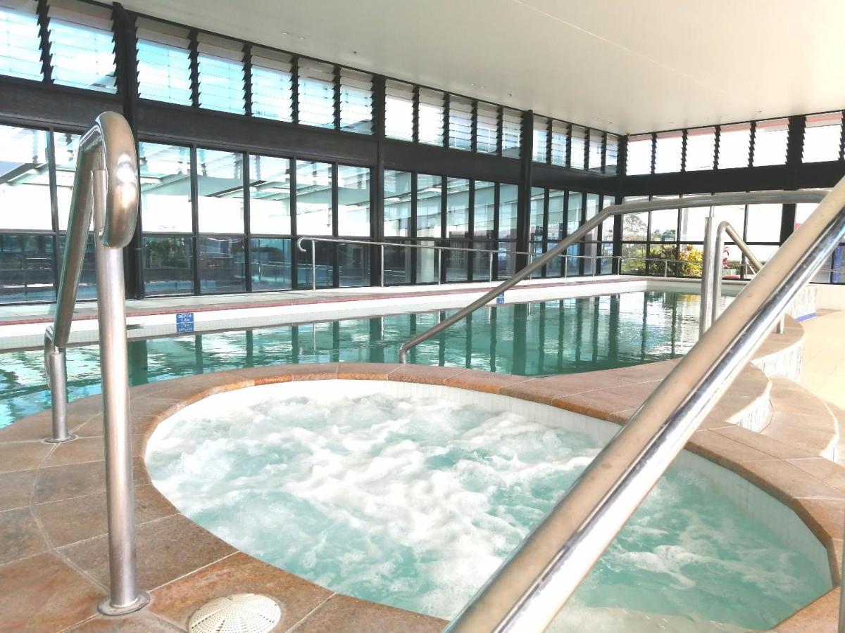 Three-Bedroom Apartment With Amazing View Near Surfers Paradise Гоулд Коуст Екстериор снимка