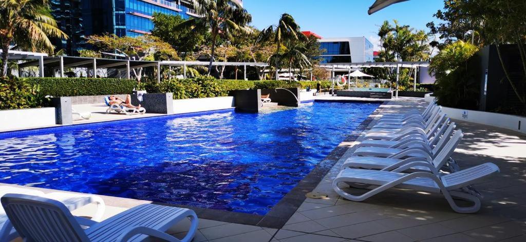 Three-Bedroom Apartment With Amazing View Near Surfers Paradise Гоулд Коуст Екстериор снимка
